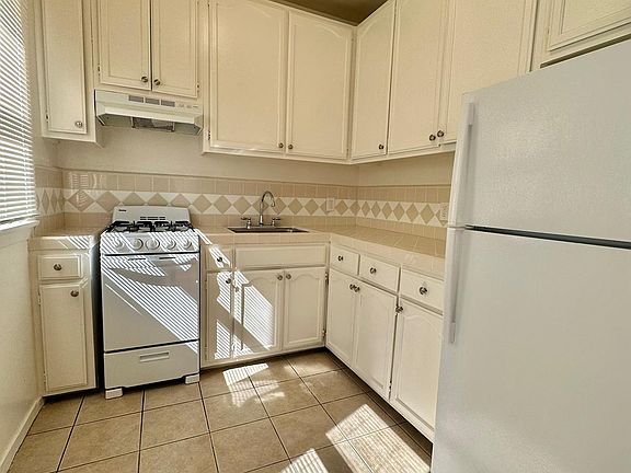 4th image of 544 N Heliotrope Dr #207