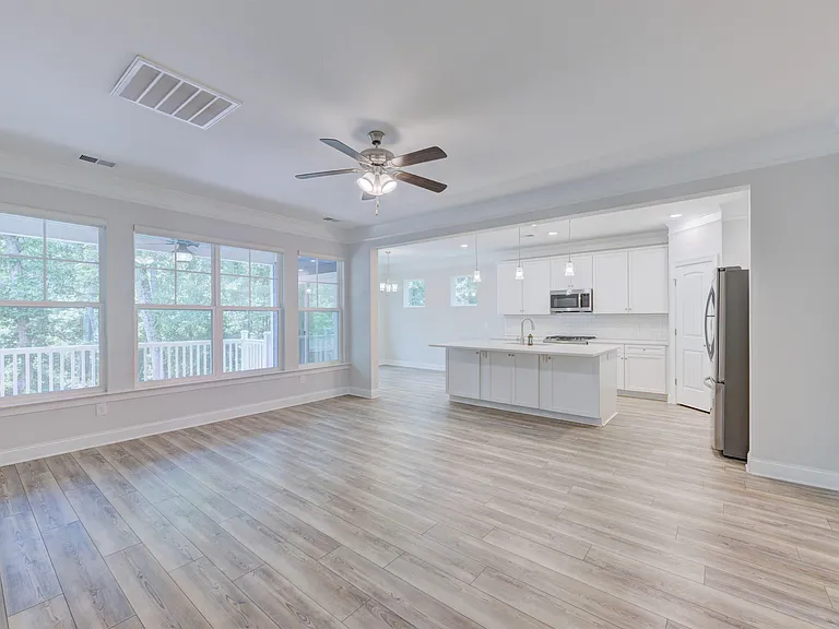 300 Sunnycrest Ln — Photo 13
