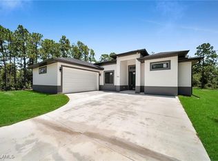 902 Canton Ave, Lehigh Acres, FL 33972
