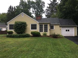 30 Glen Cir, Penfield, NY 14526