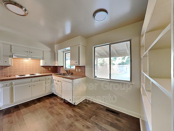 5th image of 6598 Willowbrae Way