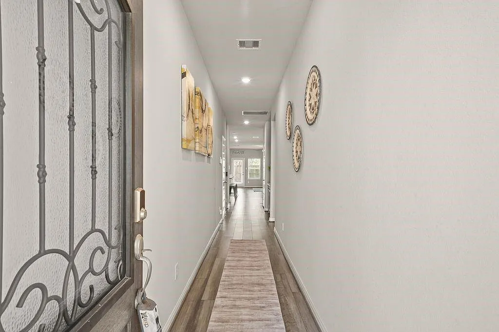 5 bed, 4.0 bath, 2848 sqft, $3,000 — Photo 3