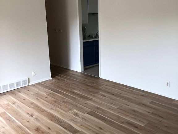 5th image of 740 33rd St