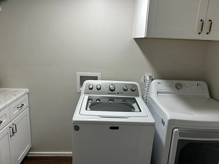 900 W Chestnut St — Photo 19