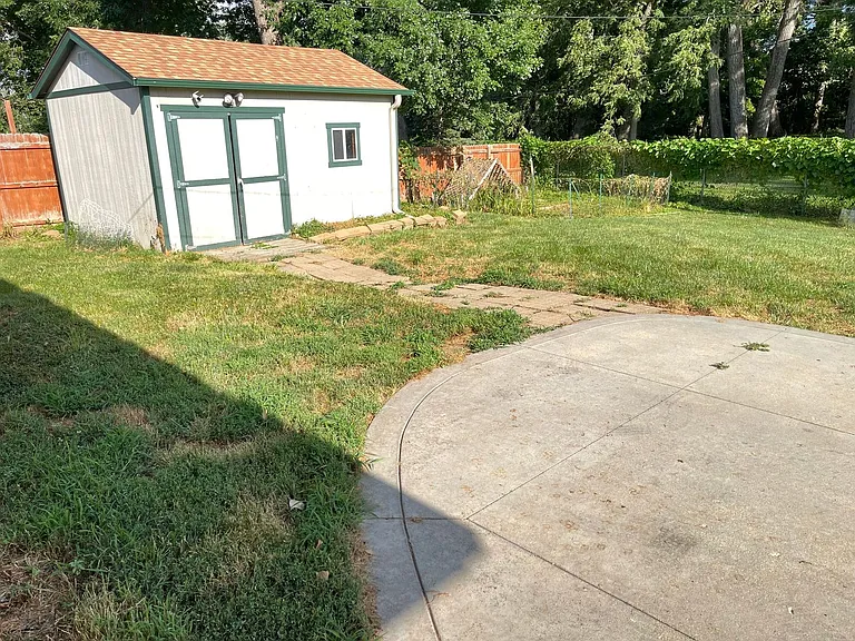 10909 Leavenworth St — Photo 35