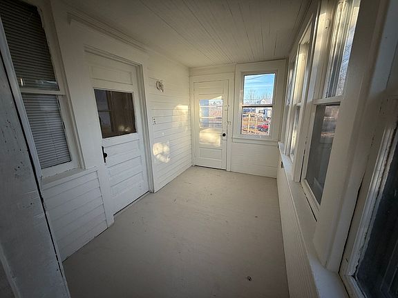 4th image of 2620 Chicago Ave