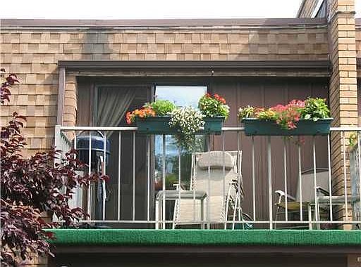 2nd image of 408 Carpenter Av 12 #12