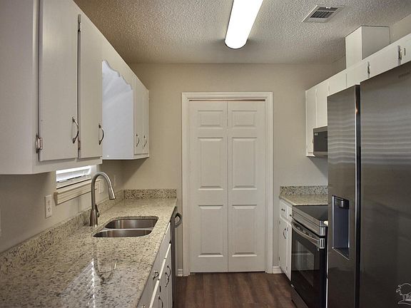 2nd image of 1010 Waterford Ln