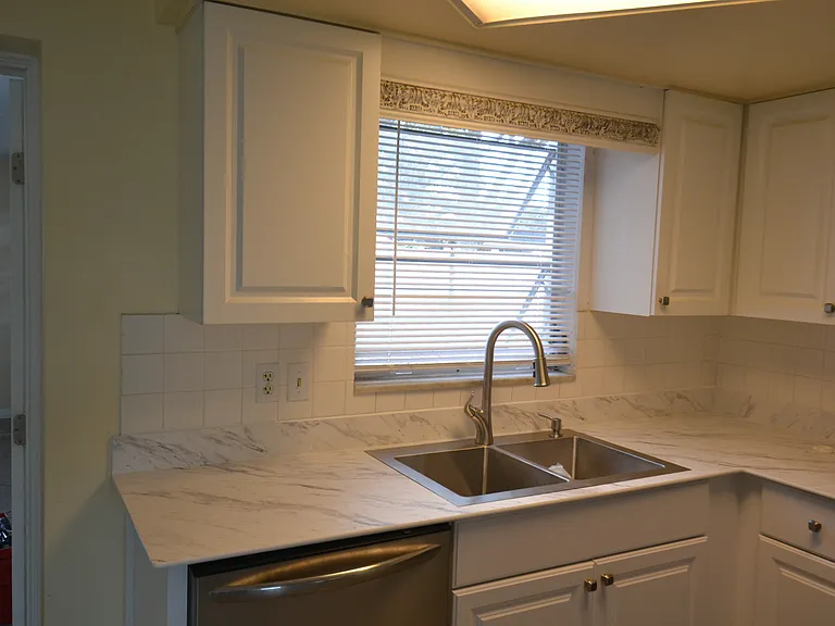 1351 Whitehall Ln — Photo 5