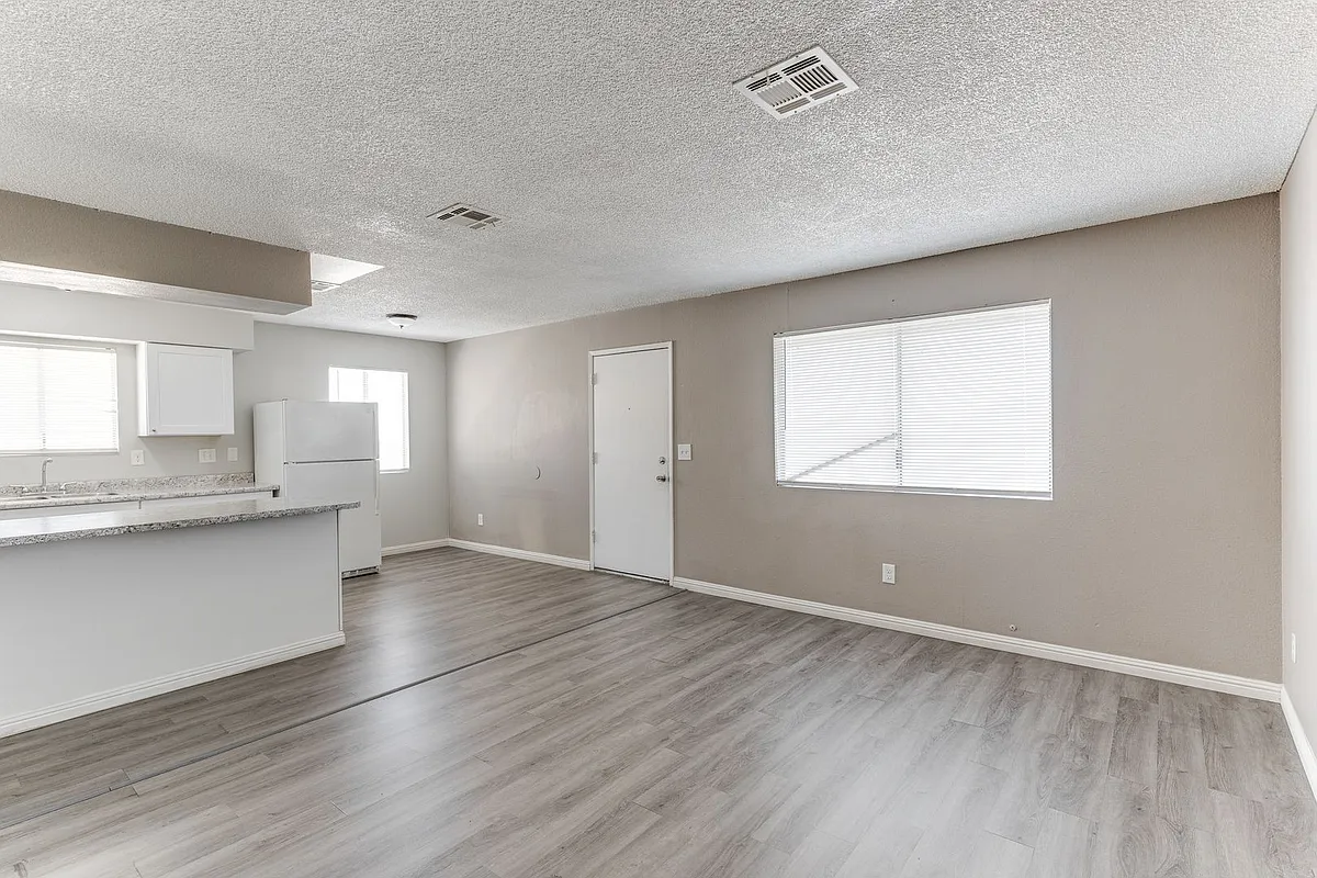 Building Photo - 444 N 13th St #D
