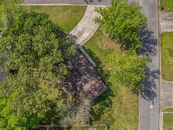 3rd image of 108 Tiffany Ln