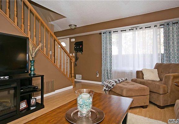 5th image of 226D Springmeadow Dr #D
