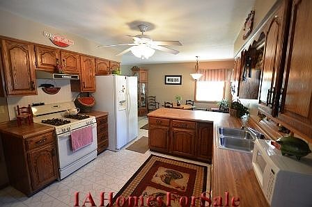 Kitchen, spacious work area!