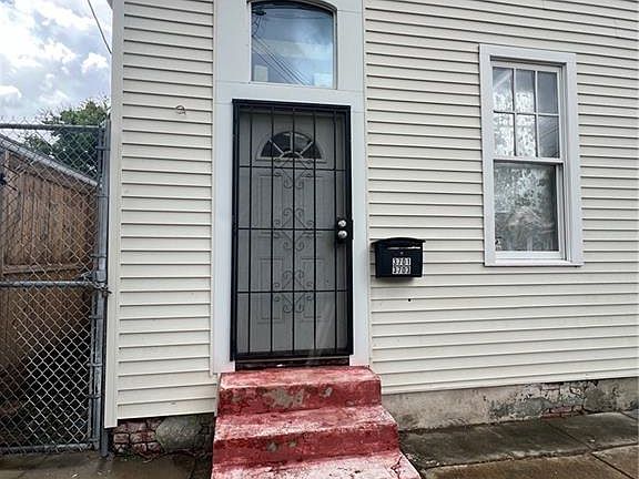 2nd image of 3701 Baronne St