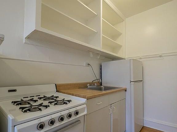 5th image of 4631 N Paulina St #4009