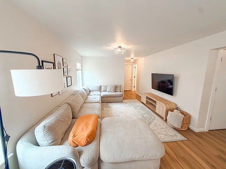 745 Riverside Ln E — Photo 9