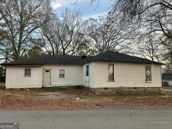 88 E Stephens St, Winder, GA 30680