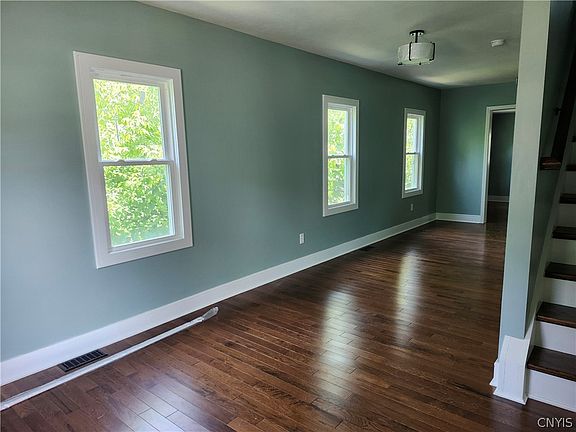 5th image of 135 Spaulding Ave