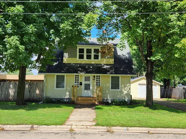 1128 6th St NW, Faribault, MN 55021