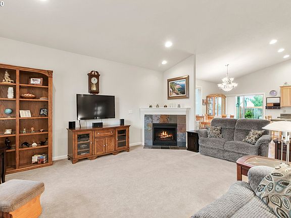3rd image of 10807 NE 103rd St
