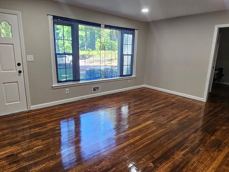 488 Pomona Cir SW — Photo 2