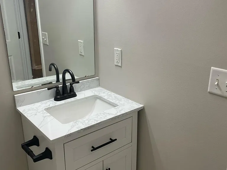 Full Bathroom 2