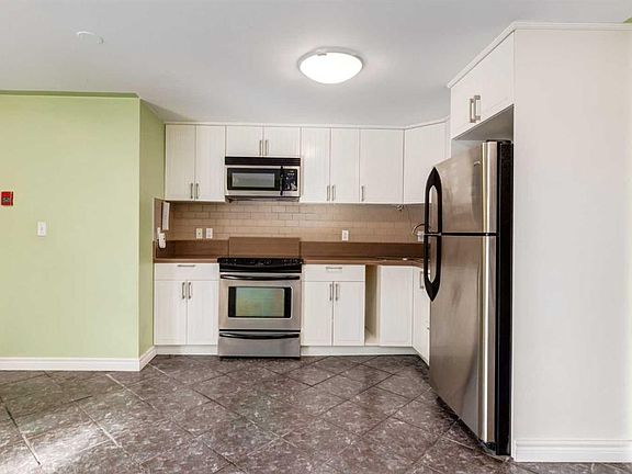 5th image of 128 S 15th Ave SW #102