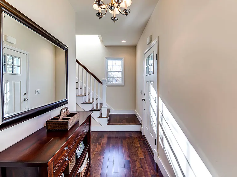 72 Long Ln — Photo 3