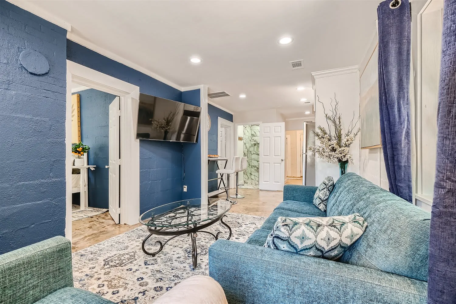 2 bed, $2,700 — Photo 4