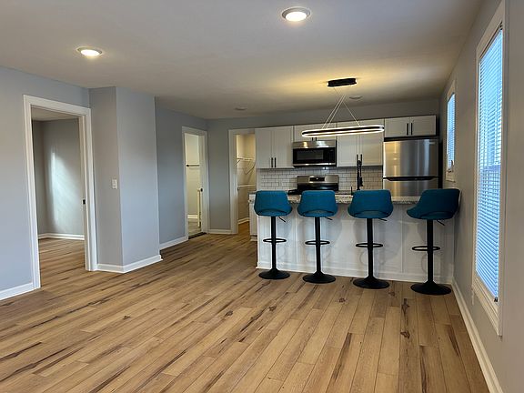 4th image of 201 Oak St Floor 2
