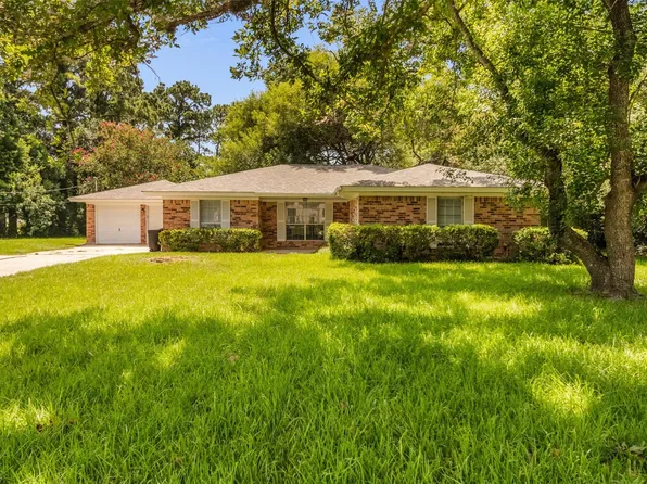 208 Garden Dr, Friendswood, TX 77546