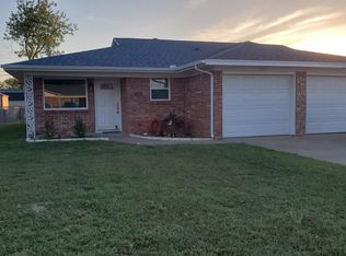 1917 Armstrong St, Cleburne, TX 76033