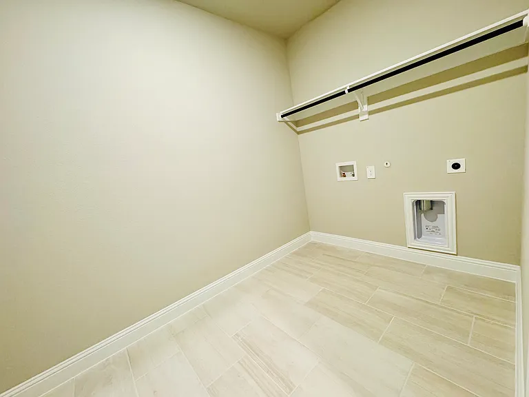 1093 Eagle Run Ln — Photo 11