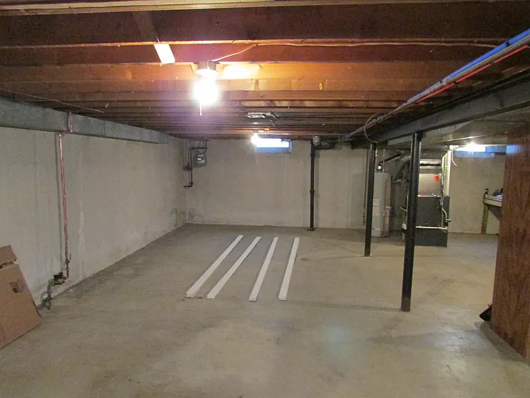 536 N Leona Ave — Photo 11