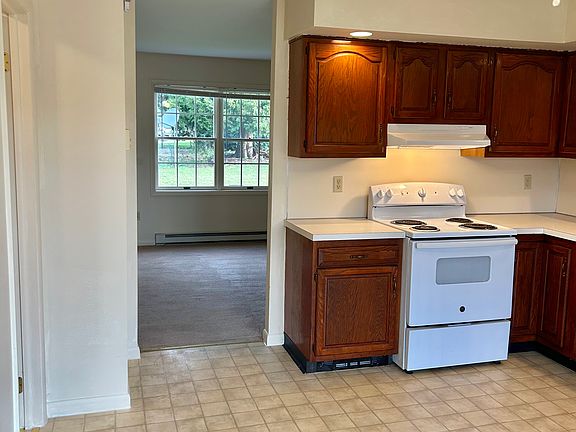 4th image of 106 W 3rd St APT A