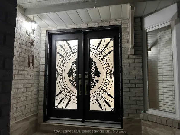 14 Songsparrow Dr S, Brampton, ON L6Y 3Z8