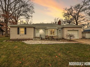 2168 N Manitou Cir, Norton Shores, MI