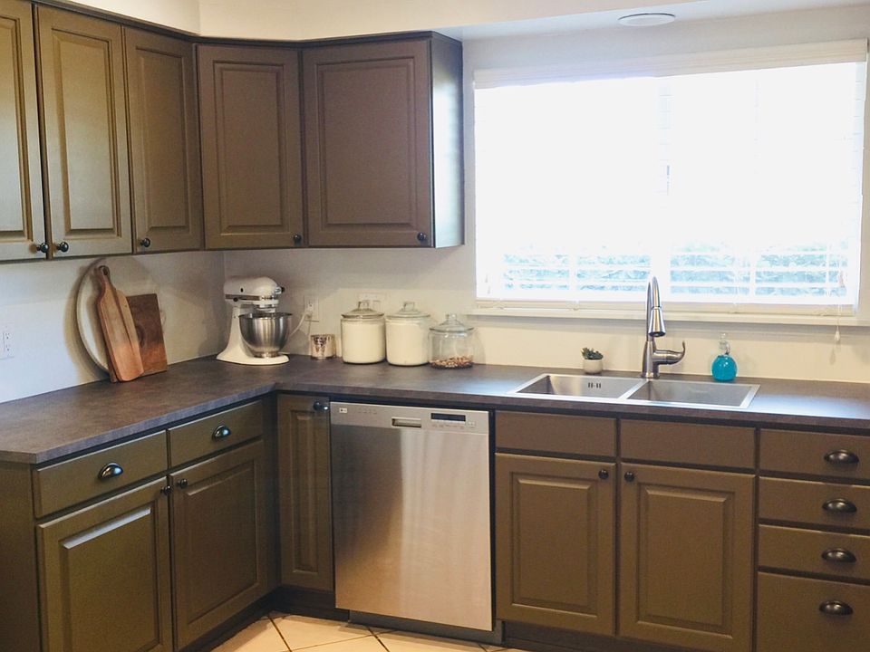 1st image of 635 E 6th Pl