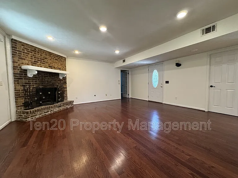 6446 Gloucester Ct — Photo 11