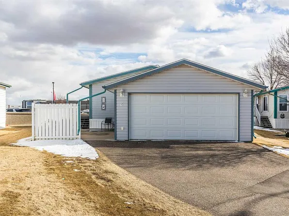 1600 Strachan Rd SE #8, Medicine Hat, AB T1B 4M3