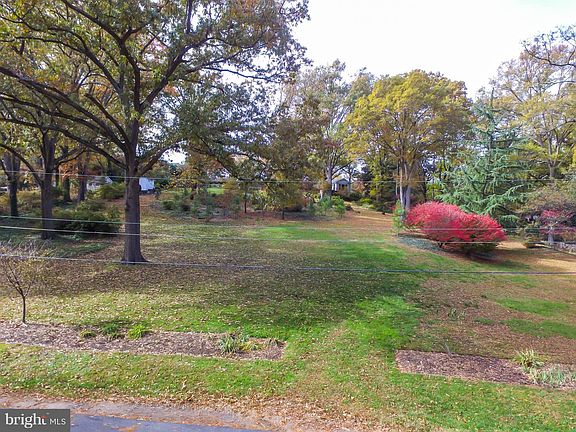 5th image of 806 Beverly Dr