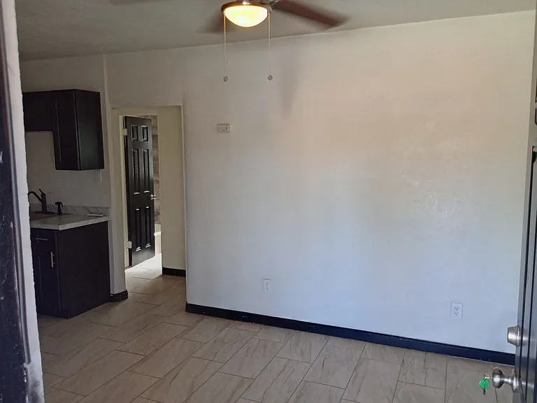 301 N Sunshine Blvd #8 — Photo 3