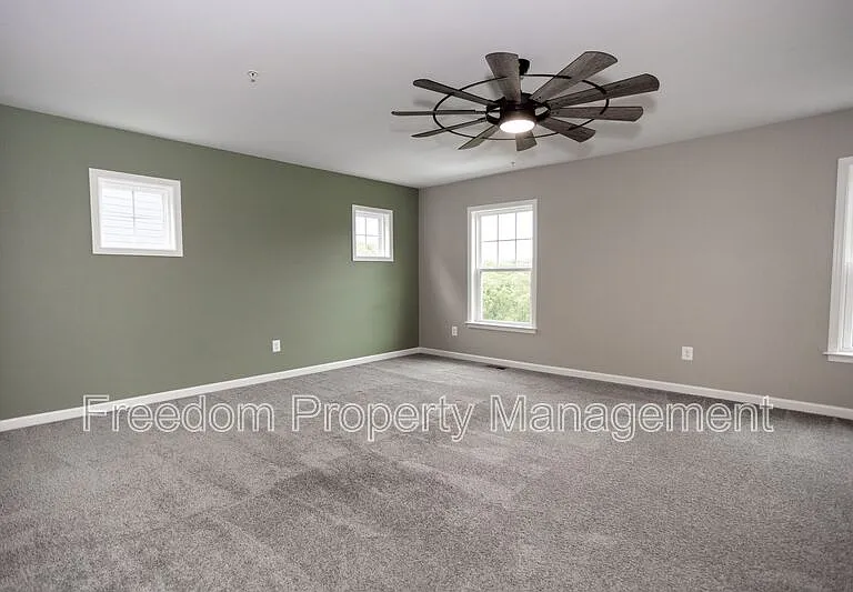 2425 Morgans Point Dr — Photo 33