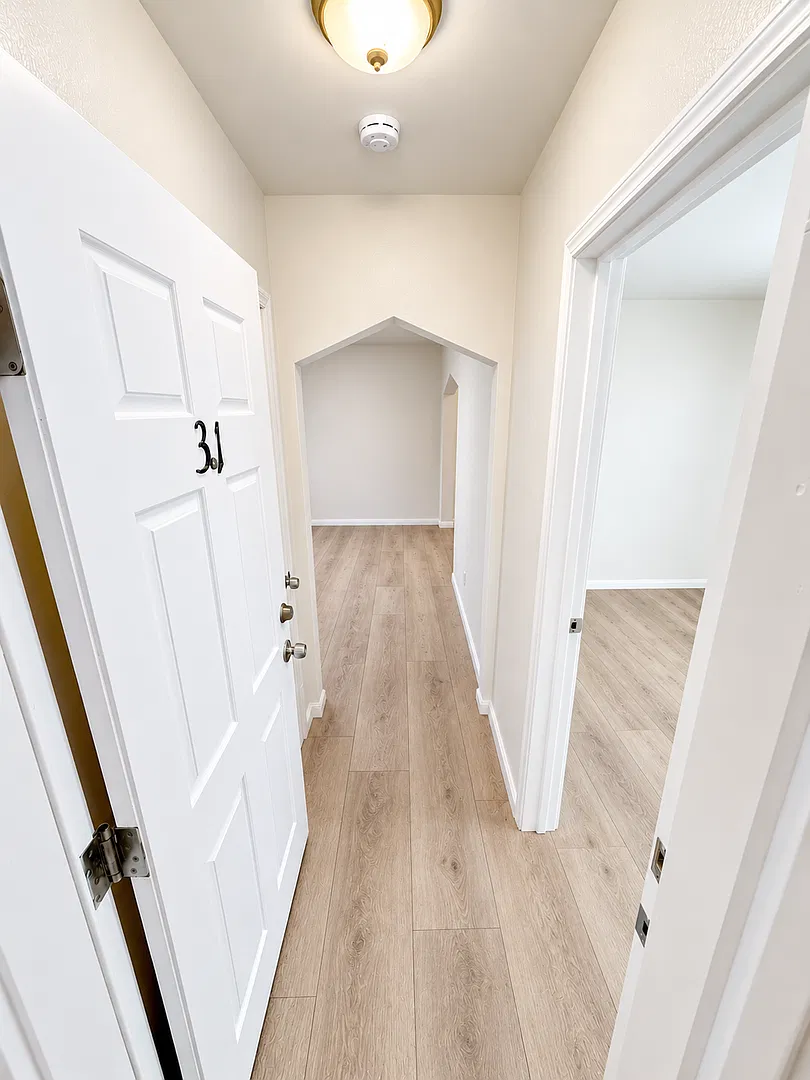Town Manor Apartments — Photo 3