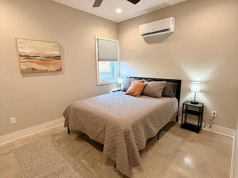 3933 Kenwood Ave — Photo 12