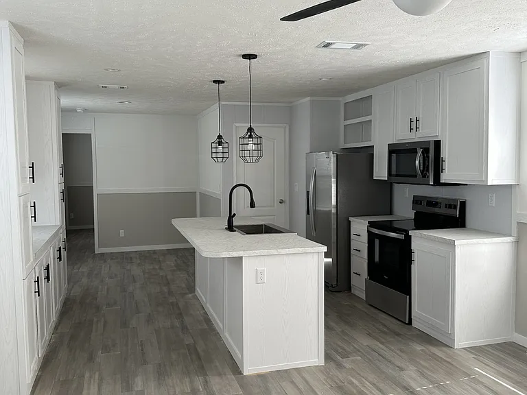 2040 Daisy Lou — Photo 11