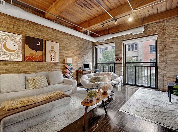 2nd image of 225 W Huron St APT 211