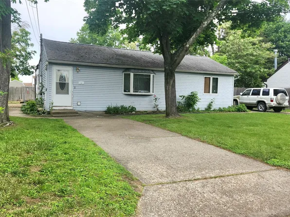 27 Ash Street, Central Islip, NY 11722