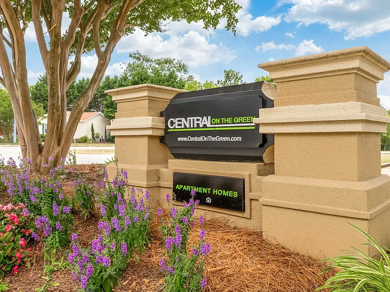 Central on the Green — Photo 17