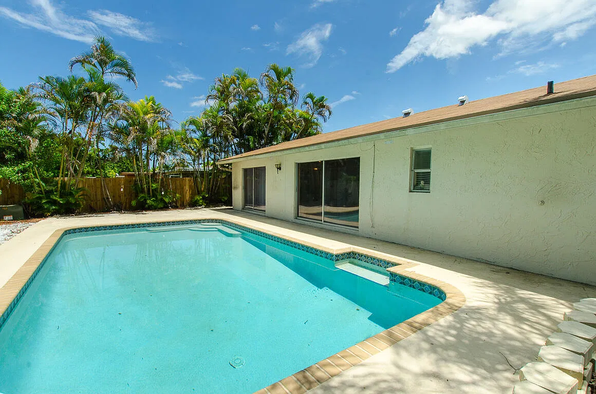 3 bed, 2.0 bath, 1528 sqft, $3,900 — Photo 4